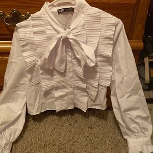 White crop poplin top with tie.